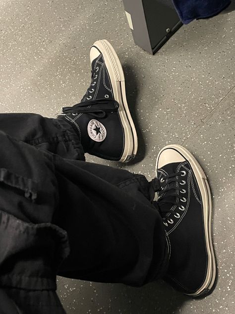 Black Converse With Colored Laces, Converse Black Laces, Converse Chuck Taylor 70s Outfit, Chuck Taylor 70s Outfit, Chuck Taylors Outfit, Converse Chuck Taylor 70s, Chuck 70 Converse, Chuck Taylor 70s, Rue Bennett