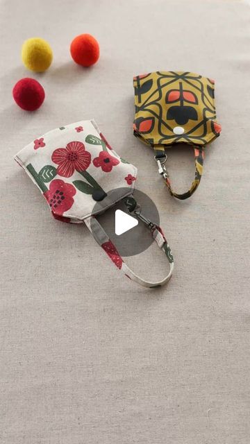 Little Pouches To Sew, Trending Sewing Projects, Wrist Wallet Diy Free Pattern, Sewing Keychain Ideas, Easy Pouches To Sew, Fabric Keychain Diy, Sew Coin Purse, No Sew Pouch, Sew Keychain