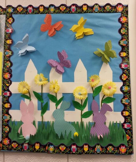 Easter board Easter Class Decorations, Easter Boards Bulletin, Easter Bulletin Boards For School, Easter Bulletin Boards Preschool, Easter Board Ideas, Easter Bulletin Board Ideas, Christmas Classroom Door Decorations, Spring Bulletin Boards Preschool, Easter Classroom Decorations