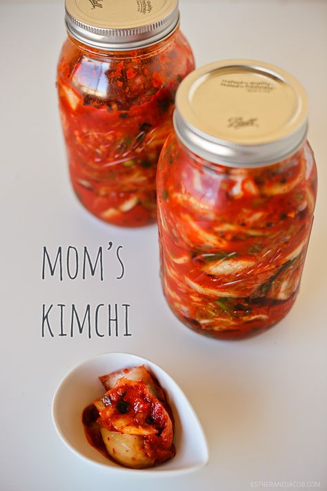 Mom’s Kimchi Recipe (김치) - Authentic Korean Food Recipe // localadventurer.com #kimchi #recipe #korean #koreanfood Kimchi Sauce, Kimchi Recipes, Koreansk Mad, Vegetable Dinner, Authentic Korean Food, Recipe Korean, Kids Worksheet, Food Beef, Kimchi Recipe