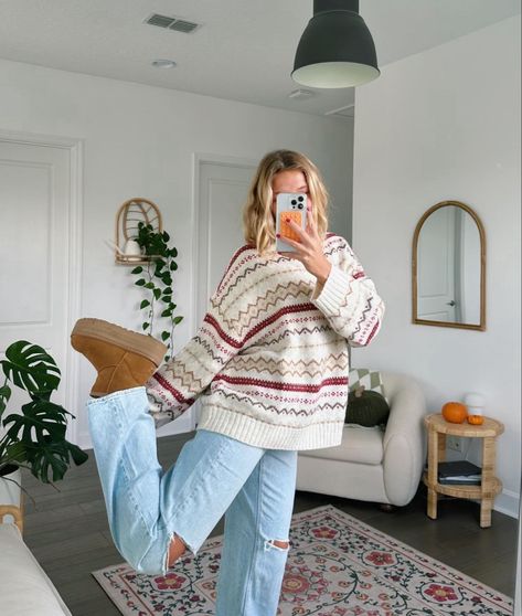 Winter Sweater And Jeans Outfit, Layering Outfits Winter Aesthetic, Women’s Cozy Outfits, Christmas Light Outfit Ideas, Pattern Sweater Outfits, Cozy Church Outfit, Cold Weather Outfits Jeans, Winter Outfit 2024, Christmassy Outfits