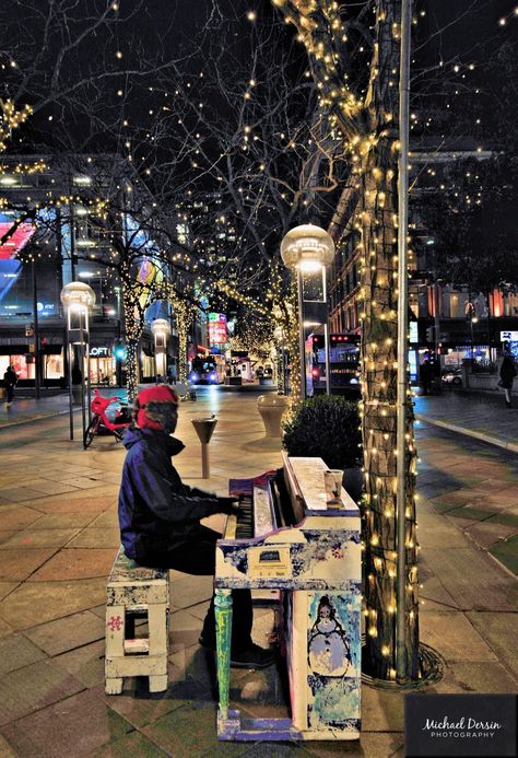 16th Street Mall, Downtown Denver 📷: Michael Dersin 16th Street Mall Denver, Colorado Life, Street Mall, Downtown Denver, Denver Colorado, Colorado Springs, Christmas Time, Denver, Springs