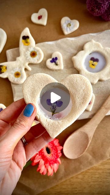 Franziska Shelton // Arts & Crafts on Instagram: "I don’t think I have ever made something my children were THIS excited about 😅  We have been playing baker ALL day and there is no end in sight (except that they are napping right now, which is giving me the chance to share this little must-make with you 😉). Seriously, though, these are so easy to make and will definitely put a smile on your kids’ faces!  Salt Dough Recipe: 1. Combine one cup of flour with 1/2 cup of salt and 1/2 cup of warm water (the ratio is 2:1:1). 2. Roll out dough and cut out cookies. 3. Bake at 200 Fahrenheit (or 100 Celsius) for 2.5 hours. That’s it. So easy!  Use the hashtag #pressedflowersweek to join us with your own pressed flower crafts, recipes, etc.  And feel free to re-create what the hosts are up to!   🌸 Salt Dough Art, Flour Crafts, How To Make Flour, Salt Dough Recipe, Dough Press, Pressed Flower Crafts, Salt Dough, Cut Out Cookies, Camping Crafts