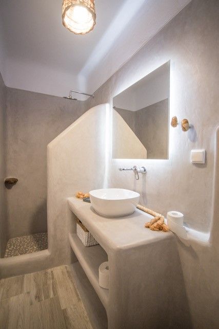 Villa Luna has 2 bathrooms, 3 bedroom, sleeps 8 total. Greek Bathroom, Roman Bathroom, Roman Bath House, Greek Homes, Shower Alcove, Simple Apartments, Luxury Living Room Decor, Bathroom Design Layout, Sleek Bathroom