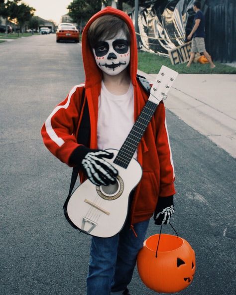 Coco Costume, Disfarces Halloween, Halloween Makeup For Kids, Creepy Halloween Costumes, Movie Halloween Costumes, Halloween Infantil, Karakter Marvel, Diy Halloween Costumes For Kids, 2024 Halloween