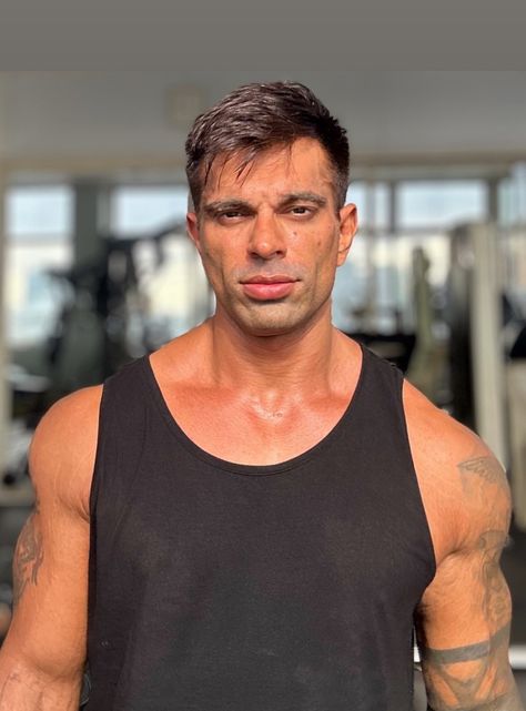 Karan Singh Grover, Karan Singh, Red Wine