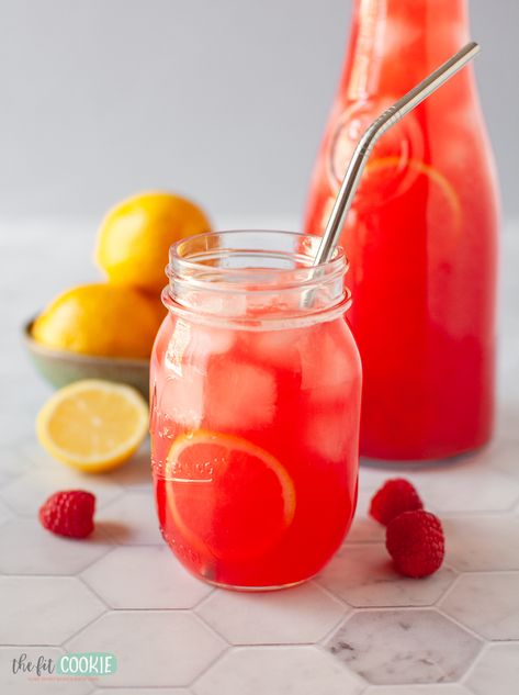 When the weather heats up, this Homemade Raspberry Lemonade over ice is so refreshing! Our recipe is made with fresh lemons, ripe raspberries, and natural cane sugar. We use a special technique for our lemonade that results in a mellow and extra flavorful drink! | thefitcookie.com Mini Bread Bowls, Raspberry Lemonade Recipe, Pretty Alcoholic Drinks, Quick Dessert Recipes, Lemonade Recipe, Fresh Lemonade, Juicer Recipes, Raspberry Lemonade, Lemon Raspberry