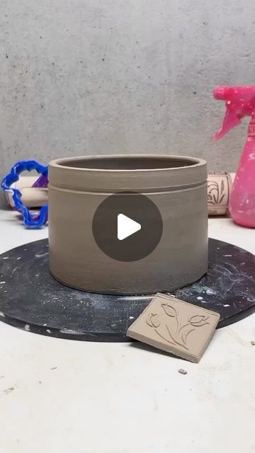 Ellen Ann - Pottery on Instagram: "A flowerpot! Texture by @algis.crafts rolling pin! #hoorayforclay #pottery #potteryofinstagram #ceramics #flowerpot #ilovepottery #potsbyellen #wheelthrown" Pottery Wheel Plant Pot, Pottery Flower Pots, Surface Decorations, Diy Flower Pots, Surface Decoration, Ceramic Flower Pots, Ceramic Flower, Pottery Wheel, Pottery Designs