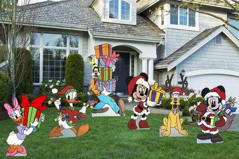 Disney Christmas Wooden Signs, Mickey Christmas Yard Art, Disney Christmas Yard Display, Christmas Yard Art Wooden Patterns Disney, Disney Christmas Yard Signs, Disney Christmas Window, Halloween Yard Art, Mickey Mouse Decorations, Disney Garden