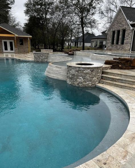 Houston Backyard Construction (@your_greatoutdoors) • Instagram photos and videos Houston Backyard, Modern Pools, Pool Builders, Custom Pools, Pool Days, Infinity Pool, Pool Area, Backyard Pool, Hot Tub