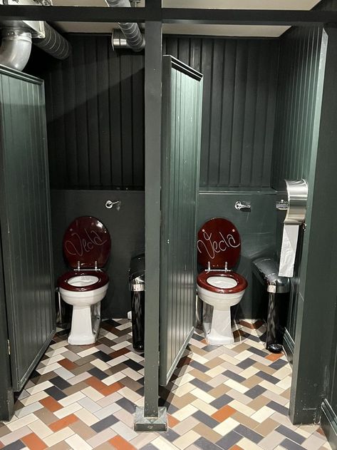 Pub Bathroom Design, Ladies Toilet Ideas, Pub Toilets Design, Pub Bathroom Ideas, Cafe Toilet Design, Toilet Design Small, Pub Toilets, Pub Wallpaper, Bar Bathroom Ideas