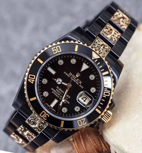 Rolex in black with gold details on it #rolex #jewelry #black #gold #warch #luxury #lifestyle Rolex Submariner Black Gold, Rolex Submariner Gold, Rolex Datejust Women, Rolex Submariner Black, Black Rolex, Rolex Milgauss, Rolex Watches Women, Rolex Explorer Ii, Rolex Women