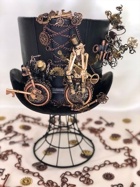 Alice Cooper Top Hat, Victorian Fashion Steampunk, Steampunk Masquerade Outfit, Steampunk Crafts Diy, Gothic Steampunk Outfits, Top Hat Aesthetic, Diy Steampunk Accessories, Diy Steampunk Costume, Steampunk Centerpiece