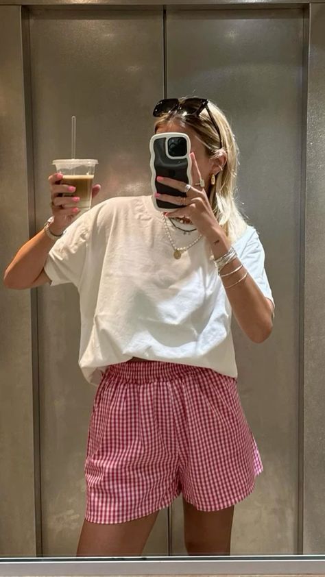 Danish Fashion Summer, Scandi Shorts Outfit, Scandinavian Fashion Summer 2024, Scandi Shorts, Pyjama Shirt Outfit, Scandi Summer Outfit, Summer Scandinavian Outfits, Scandi Summer Style, Scandinavian Summer Outfit