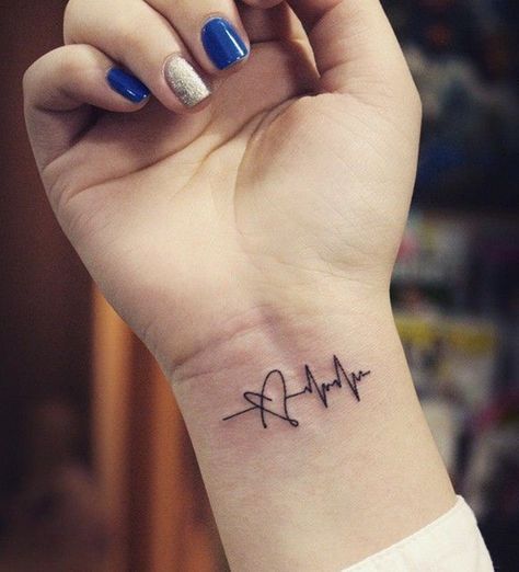 Lifeline Tattoos, Heartbeat Tattoo Design, Nurse Tattoo, Heartbeat Tattoo, Herz Tattoo, Парные Тату, Geniale Tattoos, Small Wrist Tattoos, Wrist Tattoo