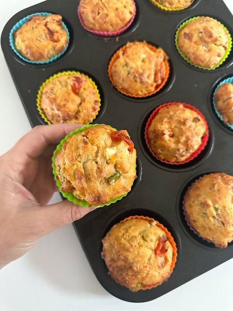 Most kids love pizza so I thought why not take that flavour and put it into a delicious savoury muffin to make a change for boring lunchtime sandwiches. These lunchbox muffins are so easy to make, all the ingredients are mixed together in one bowl and then baked in a muffin tin in the oven. I even have a top tip for filling the muffins cases! #savourymuffinrecipes #pizzaideas #lunchboxideas #lunchideasforkids Lunch Muffins, Lunchbox Ideas Kids, Lunchbox Muffins, Savoury Muffin, Savoury Muffins, Lunchbox Recipes, Healthy Savory Snacks, Slow Cooker Pasta Recipes, Kid Foods