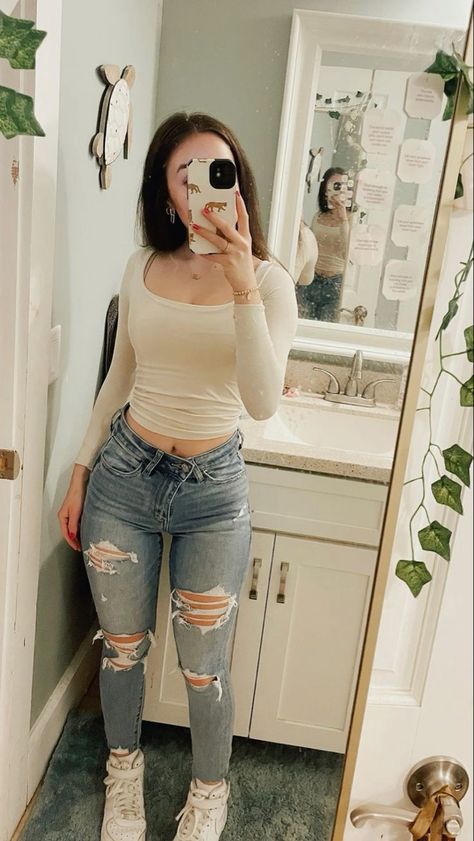 Whole Outfit Ideas, Cute Winter Outfits For School Jeans, Summer Period Outfit, Latina Fashion Outfits Winter, Hot Outfits For School, Fits With Black Jeans, Tight Jeans Outfit Casual, Curvy Jeans Outfit, Ideas De Outfits Juveniles