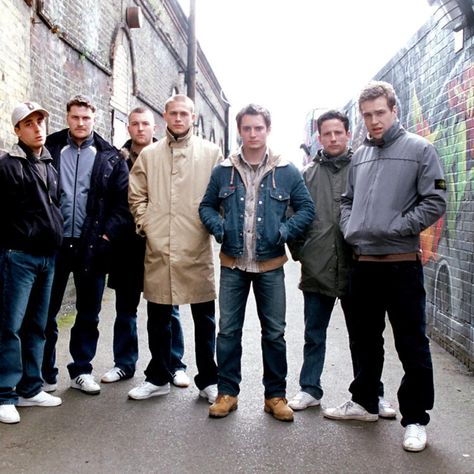 Green Street Hooligans Wallpaper, Hooligans Style, Football Hooliganism, Adidas La Trainer, Football Casual Clothing, Ratu Elizabeth, Skinhead Fashion, Adidas Sl 72, Beyonce Outfits