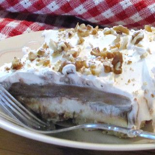 Four Layer Delight, Four Layer Dessert, Creamy Chocolate Dessert, Layer Dessert, Pudding Flavors, Layered Desserts, At Family, Oatmeal Cookie Recipes, Chocolate Delight