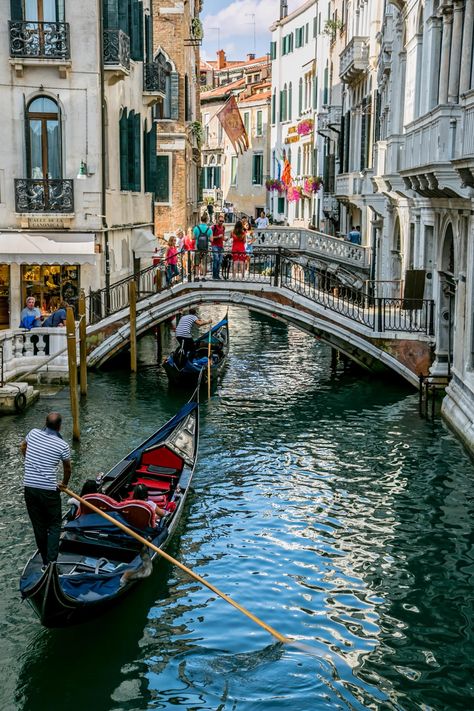 Venice Canals Italy, Affluent Lifestyle, Venice Things To Do, Venice Italy Hotels, Venice Guide, Canal City, Venice Italy Photography, Italy Culture, Sicily Travel