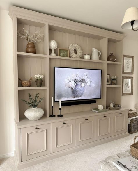 Built In Shelves Living Room, Living Room Wall Units, Living Room Built Ins, تصميم داخلي فاخر, تصميم للمنزل العصري, Living Room Design Inspiration, Hus Inspiration, Home Design Living Room, Decor Home Living Room