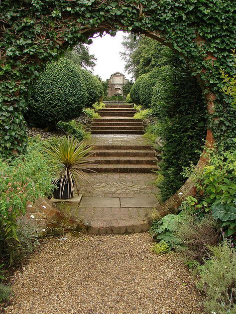 Hole in the wall, West Green House Gardens Moon Gates, Moon Gate, Garden Stairs, Chinese Garden, Greenhouse Gardening, Love Garden, Garden Pathway, Green Garden, Gate Design