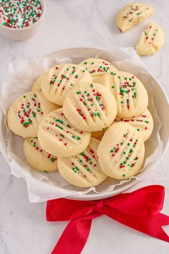 Shortbread Cookies With Cornstarch, Make Chocolate Chip Cookies, Holiday Cookie Recipes, Cookie Calories, Cookie Tray, Classic Cookies, 4 Ingredient, Family Favorite Meals, Shortbread Cookies