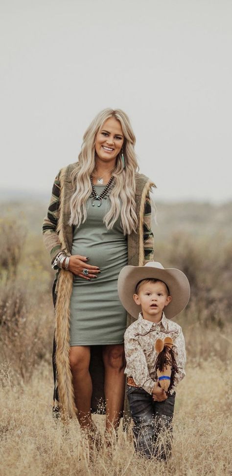 Western Mommy And Me Photo Shoot, Pregnant Nfr Outfit, Pregnant Western Fashion, Boho Western Maternity Outfits, Cute Western Maternity Outfits, Western Gender Reveal Outfit, Western Maternity Outfits Winter, Western Maternity Outfits Summer, Maternity Outfits Western