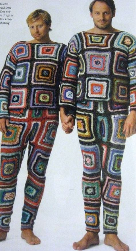 13 Hilarious Vintage Patterns for Couples Ugly Outfits, Crochet Men, Bad Fashion, Mollie Makes, Crochet Christmas Gifts, Crochet Pants, Mode Vintage, Crochet Gifts, Christmas Crochet