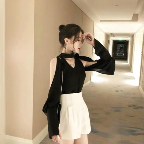 M A R I N E T T E Womens Casual Pants, Moda Ulzzang, Korean Girl Fashion, Ulzzang Fashion, Womens Casual, Kpop Fashion Outfits, Girls Fashion Clothes, Girly Outfits, Korean Outfits