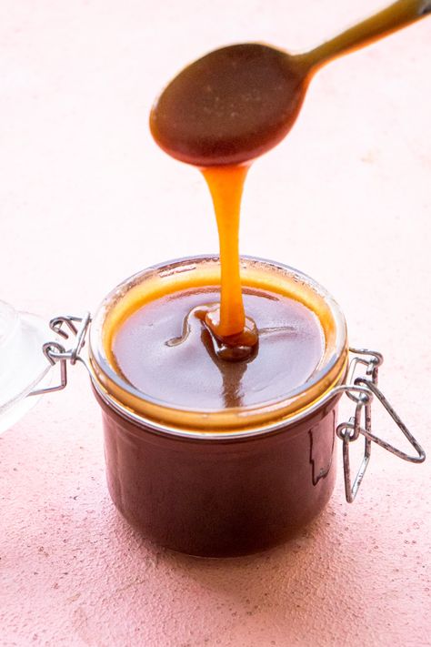 Easy Caramel Sauce With Milk, Caramel Sauce With Milk, Carmel Sauce Recipe, Toffee Sauce Recipe, Make Caramel Sauce, Homemade Caramel Recipes, Diy Caramel, Desserts Ice Cream, Pecan Sauce