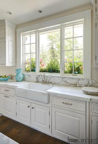 Kitchen sink gets a gorgeous view Kitchen Sink Decor Ideas, Over Kitchen Sink, Window Over Sink, Kitchen Sink Decor, Kitchen Sink Window, Kitchen Window Design, Builder Grade Kitchen, Pretty Kitchen, Kitchen Farmhouse