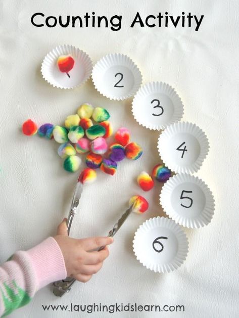 Here is a simple counting activity for children, especially preschoolers. Simple to set up it can suit individual needs and develops fine motor skills. Aktiviti Tadika, Toddler Math, Maluchy Montessori, Counting Activity, Motor Skills Activities, Counting Activities, Aktivitas Montessori, Math Activities Preschool, Skills Activities