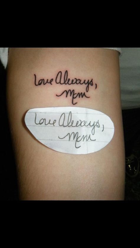 Tattoos To Honor Mom, Memorial Tattoos Mom, Tribute Tattoo, Handwriting Tattoos, Mum Tattoo, Mom Daughter Tattoos, Tribute Tattoos, Remembrance Tattoos, Cool Wrist Tattoos