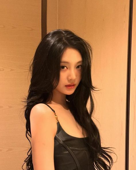 َ on X: "ningning IG update https://t.co/uKnPJYUsOY" / X 사진 촬영 포즈, Black Mamba, Kpop Girl Groups, Instagram Update, Pretty Woman, Hair Inspo, Ulzzang, Kpop Girls, Pretty People