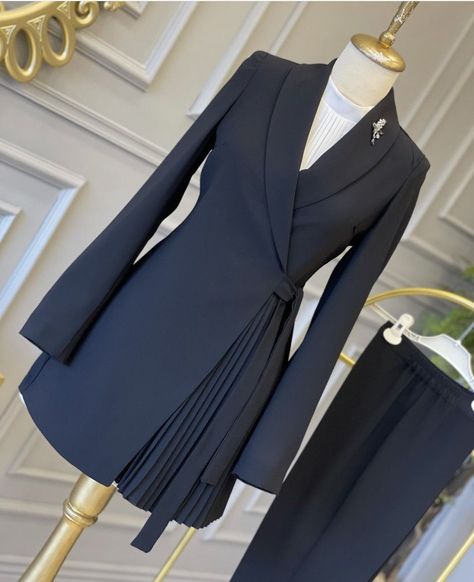 Blazer Outfits For Women, Corporate Attire, Stylish Work Attire, Stylish Women Fashion, Woman Suit Fashion, Classy Dress Outfits, Classy Work Outfits, Classy Casual Outfits, Stylish Work Outfits