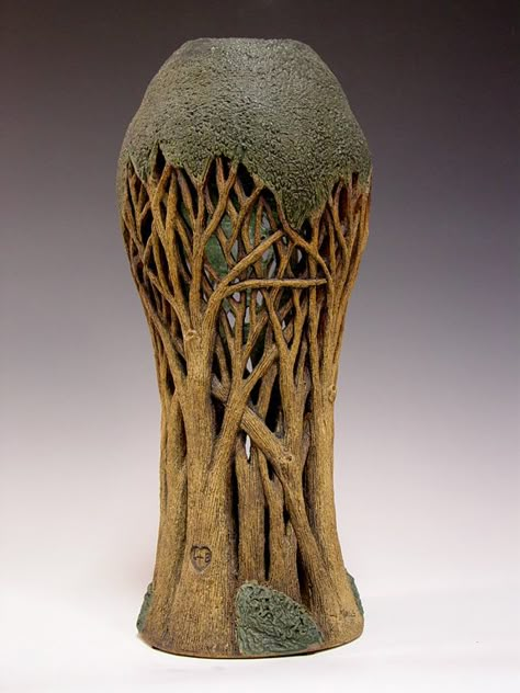 Linda Nowell Silver Kiln - Love the little heart on the bark. Clay Sculpture Ideas, Ceramic Nature, Monumental Sculpture, Mary Pratt, Ceramic Trees, Vases Design, Carved Tree, Tree Vase, Ceramic Style