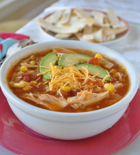 Chicken Tortilla Soup recipe chunky healthy easy recipe with rotisserie chicken, beans and corn tastes like cross of chicken chili and tortilla soup Chilis Chicken Tortilla Soup, Chili Southern, Chili Video, Easy Tortilla Soup Recipe, Best Chicken Tortilla Soup, Tortilla Soup Easy, Chicken Tortilla Soup Recipe, Chicken Tortilla Soup Easy, Crockpot White Chicken Chili