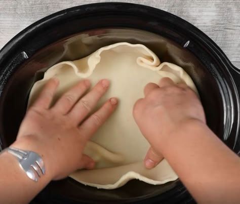 Press pie dough into a slow cooker to create a decadent dessert you can't resist Crockpot Pecan Pie, Homemade Pecan Pie, Crockpot Dessert Recipes, Slow Cooker Recipes Dessert, Crock Pot Food, Crock Pot Desserts, Slow Cooker Desserts, Pecan Pie Recipe, Pecan Recipes