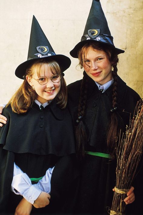 Mildred Hubble & Maude Moonshine Bad Witch Costume, Mildred Hubble, World Book Day Costume, Witch Fancy Dress, Jill Murphy, Witch Tv Series, Worst Witch, Witch School, World Book Day Costumes