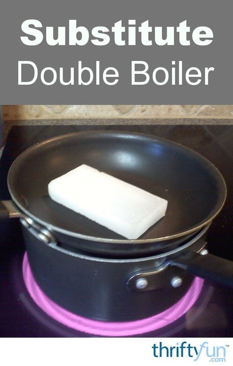 If you don't own a proper double boiler there are some simple ways to improvise if you have a couple sauce pans or a sauce pan and a skillet. This is a guide about using a substitute double boiler. Double Boiler Diy, Sauce Pans, Craft Space, Cooking 101, Cooking Hacks, Double Boiler, Sauce Pan, Christmas Goodies, Kitchen Tips