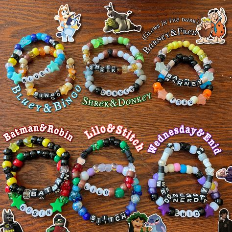 Matching Bracelets Characters, What To Do With Your Bff, Trio Kandi Bracelets, Good Color Combos For Bracelets, Bracelet Ideas For Best Friends, Things To Make For Your Best Friend, Trio Bracelet Ideas, Friend Ship Bracelets Ideas, Scene Bracelets Ideas