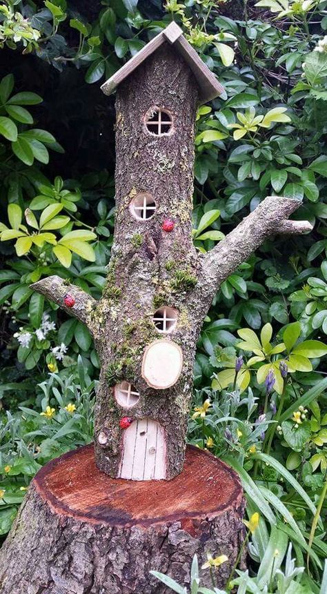 Log Fairy House, Tree Stump Decor, Witchy Garden, Fairy Tree Houses, Fairy House Crafts, Fairy House Diy, Rock Garden Design, Faeries Gardens, Fairy Tree