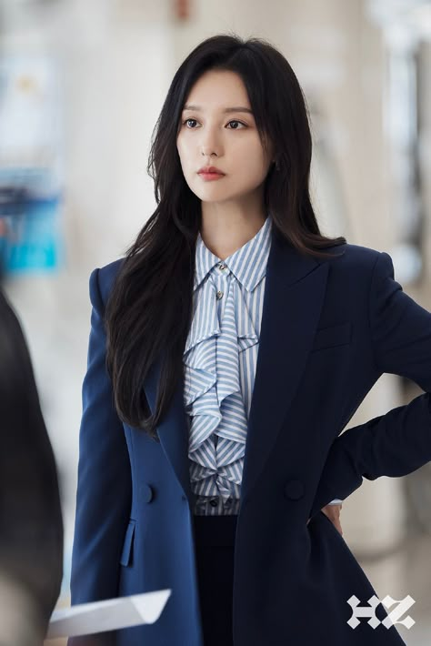 Neat Casual Outfits, Woman In Suit, Kim Jiwon, Gowns Dresses Elegant, Kim Ji Won, Simple Pakistani Dresses, Estilo Preppy, Casual Day Outfits, Korean Actresses