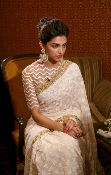 Deepika Celebrity Style Blouse Design, Deepika Padukone Saree Look, White Saree With Golden Border, Golden Saree Blouse Designs, High Neck Saree Blouse, Deepika Padukone Saree, Saree Jacket Designs, Chikankari Saree, Saree Blouse Styles