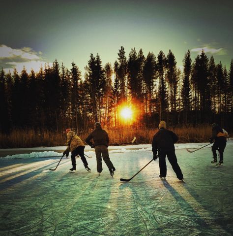 A Canadian tradition! Pond Hockey, Outdoor Rink, September Art, Bobby Orr, Body Check, Playing Outside, Hockey Game, Cottage Life, Ice Rink