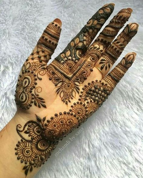 Stylish bridal mehandi designs back hands mehandi designs front hand mehandi designs Indian bridal mehandi designs kashee mehandi designs pakistani bridals mehandi designs classic mehandi designs arabic mehandi designs Mehandi Designs Front Hand, Mehandi Designs Back, Hands Mehandi Designs, Henna Tattoo Design, Mehandi Designs Easy, Mehedi Design, Henna Hand, Finger Henna Designs, Mehndi Designs 2018