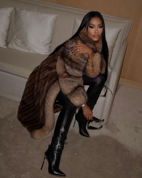 Pinterest • Instagram Brown Fur Coat Outfit, Winter Night Outfit, Brown Fur Coat, Fur Coat Outfit, New York Outfits, Cabin Fever, Fur Coats Women, January 4, Coat Outfits