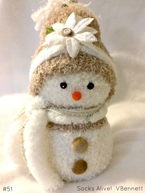 Christmas Crafts Snowman Socks, Fuzzy Sock Crafts, Fleece Snowman, Sock Snowman Craft, Diy Snowman Decorations, Diy Snowman Ornaments, Snowman Crafts Diy, White Poinsettia, Pretty Christmas Decorations