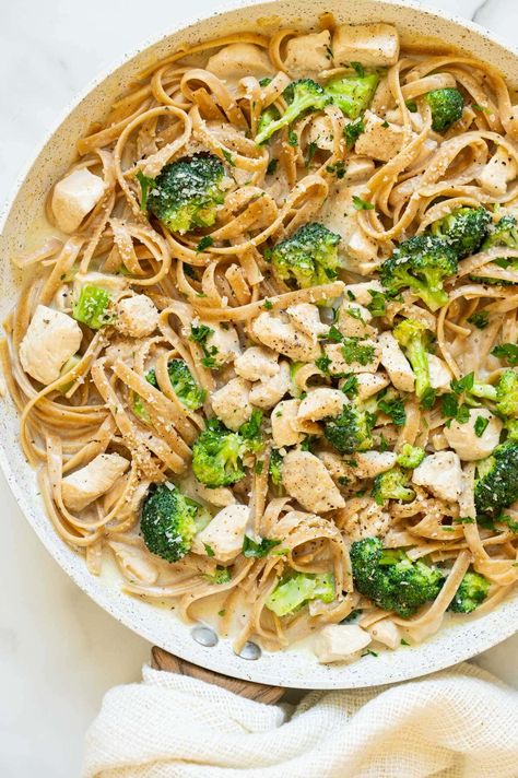 Enjoy this homemade Healthy Chicken Alfredo in under 30 minutes – it’s creamy, rich, and cheesy with just a fraction of the calories and fat in restaurant versions! Serve up the healthy alfredo sauce with whole wheat noodles and veggies for an instant family favorite! Chicken And Veggie Alfredo, Chicken Alfredo With Veggies, Healthy Alfredo, Easy Entrees, Spaghetti Squash Chicken Alfredo, Healthy Alfredo Sauce, Veggie Alfredo, Healthy Chicken Alfredo, Whole Wheat Noodles